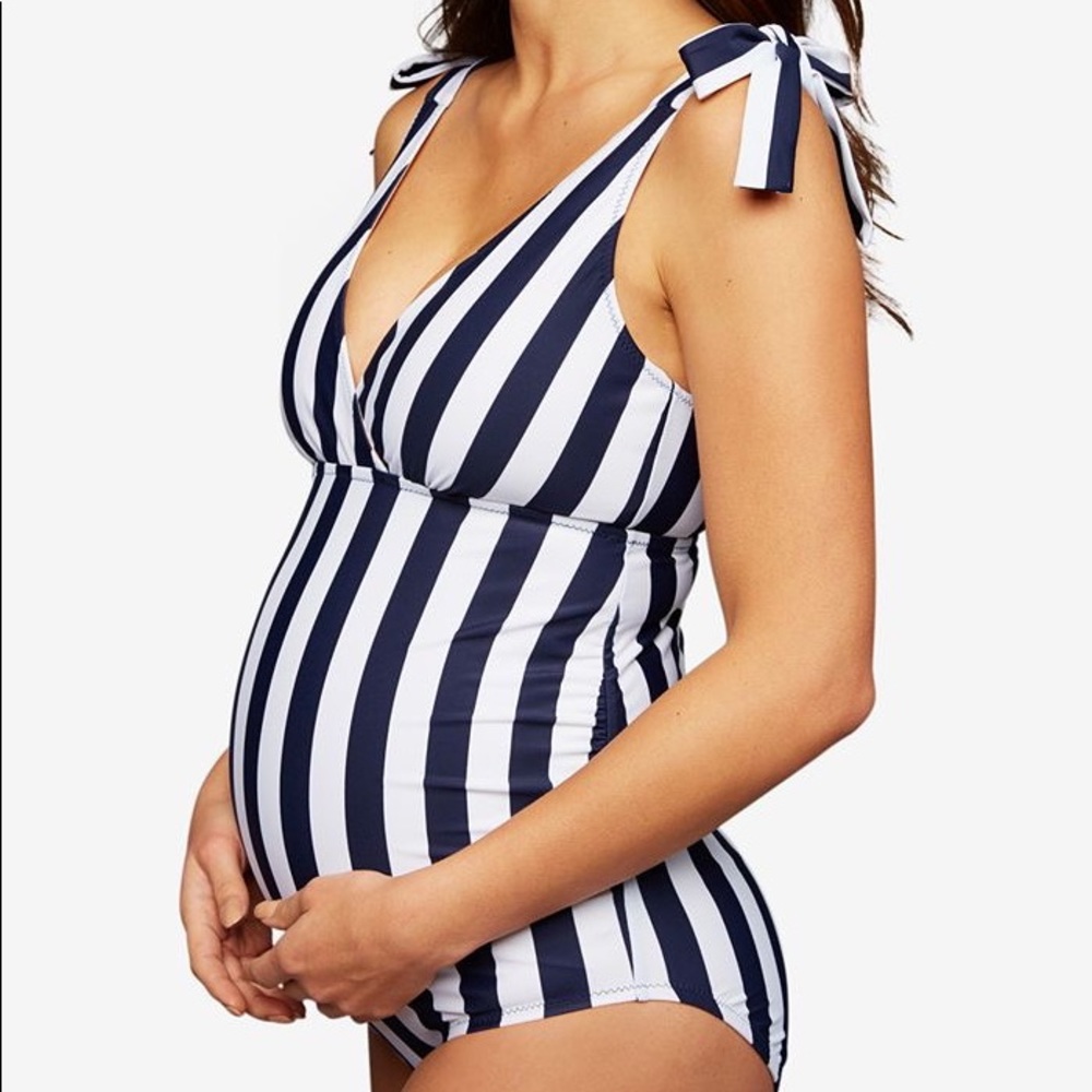 A PEA IN THE POD
Maternity One-Piece Halter Swimsuit 🩱 small navy white stripe